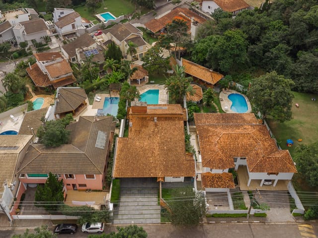 Casa 5 quartos e 9 banheiros, à venda ou para alugar, no bairro Recanto Impla em Carapicuíba