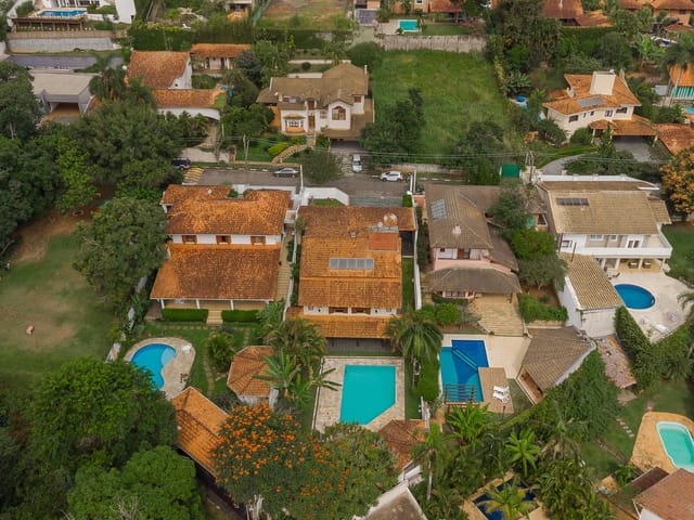 Casa 5 quartos e 9 banheiros, à venda ou para alugar, no bairro Recanto Impla em Carapicuíba