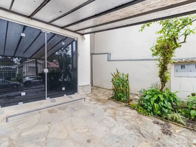 Casa com 93m² 2 quartos e 1 banheiro, para alugar, no bairro Mercês em Curitiba