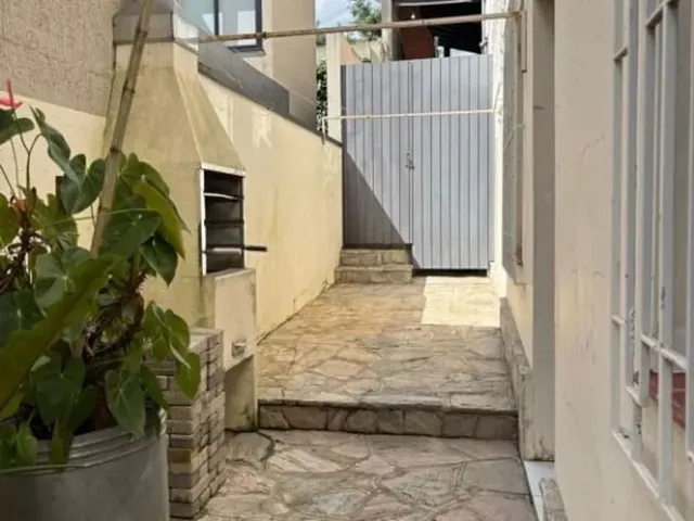 Casa com 93m² 2 quartos e 1 banheiro, para alugar, no bairro Mercês em Curitiba