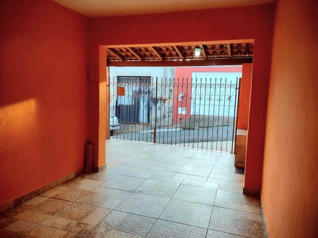 Casa com 203m² 2 quartos e 1 banheiro, à venda, no bairro Vila Edna em Bragança Paulista