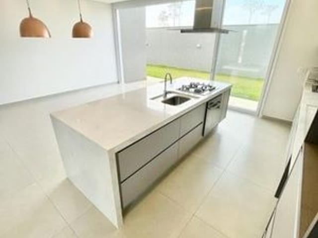 Casa com 500m² 6 quartos e 7 banheiros, à venda ou para alugar, no bairro Urbanova em São José dos Campos