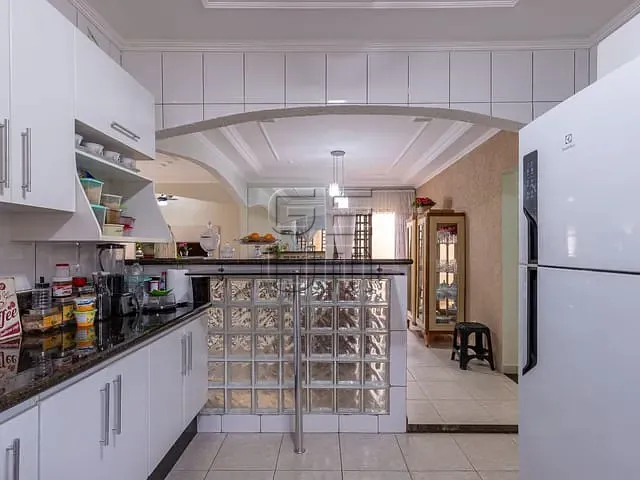 Casa com 512m² 4 quartos e 5 banheiros, à venda, no bairro Aeroporto em Londrina