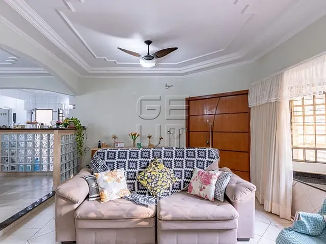 Casa com 512m² 4 quartos e 5 banheiros, à venda, no bairro Aeroporto em Londrina