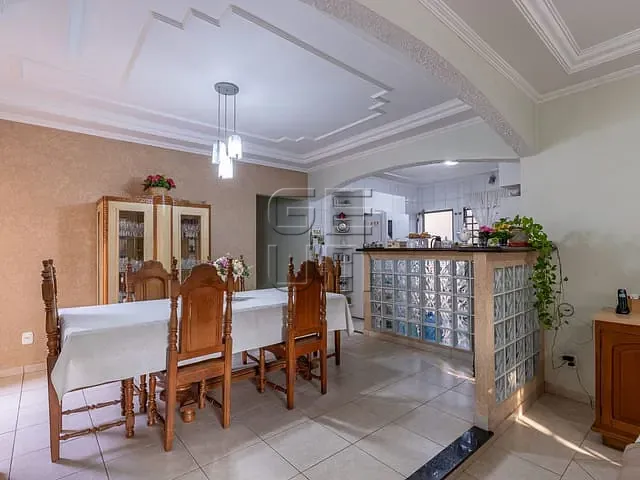 Casa com 512m² 4 quartos e 5 banheiros, à venda, no bairro Aeroporto em Londrina