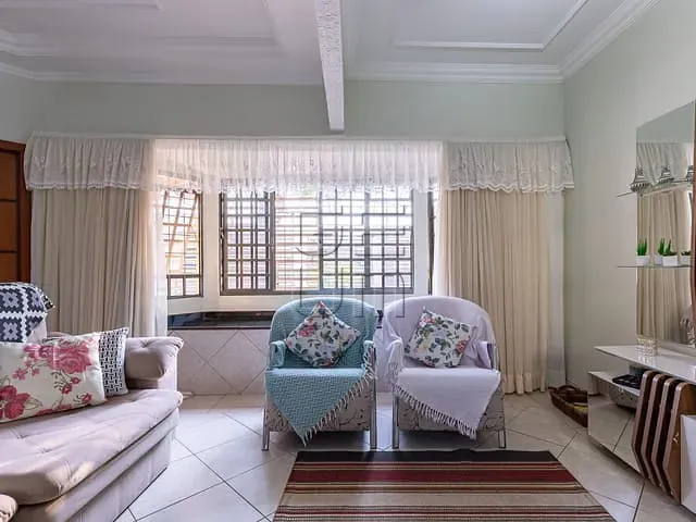 Casa com 512m² 4 quartos e 5 banheiros, à venda, no bairro Aeroporto em Londrina