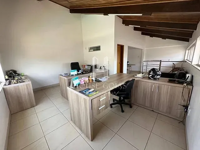 Casa com 420m² 4 quartos e 1 banheiro, à venda, no bairro Parque das Laranjeiras em Goiânia