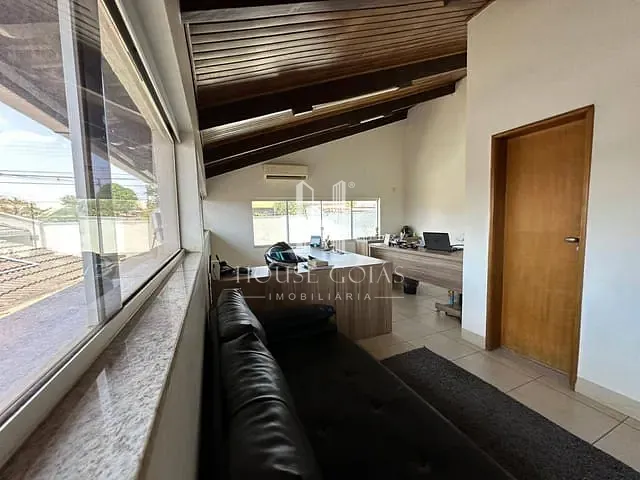 Casa com 420m² 4 quartos e 1 banheiro, à venda, no bairro Parque das Laranjeiras em Goiânia