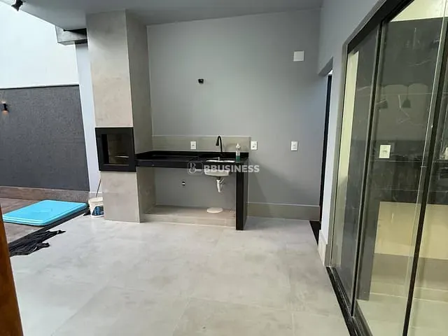 Casa com 220m² 3 quartos e 2 banheiros, à venda, no bairro flamboyant em Campos dos Goytacazes