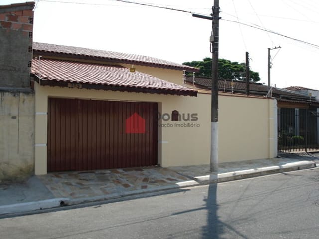 Casa com 300m², à venda, no bairro São Benedito em Pindamonhangaba