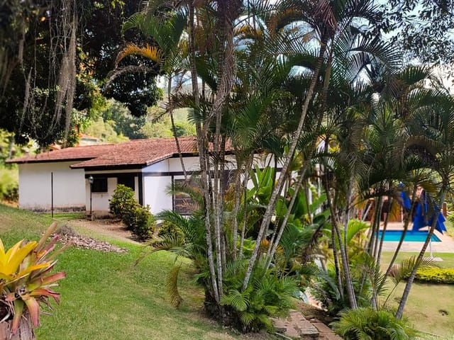 Casa com 5764m², para alugar, no bairro Nogueira em Petrópolis