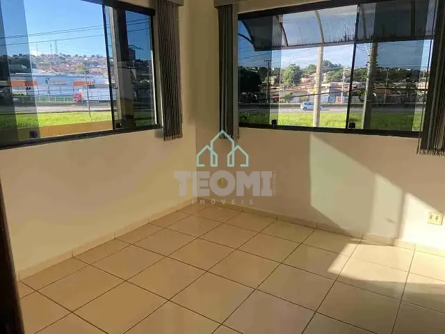Casa 5 quartos e 3 banheiros, à venda, no bairro Vila São Carlos em Taubaté