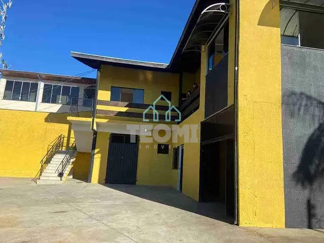Casa 5 quartos e 3 banheiros, à venda, no bairro Vila São Carlos em Taubaté