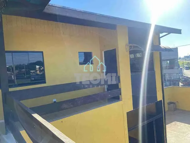 Casa 5 quartos e 3 banheiros, à venda, no bairro Vila São Carlos em Taubaté
