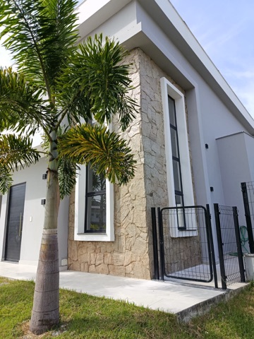 Casa 4 quartos e 4 banheiros, à venda ou para alugar, no bairro Alphaville  em Rio das Ostras 