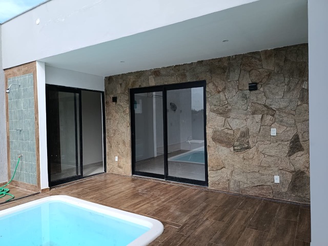 Casa 4 quartos e 4 banheiros, à venda ou para alugar, no bairro Alphaville  em Rio das Ostras 