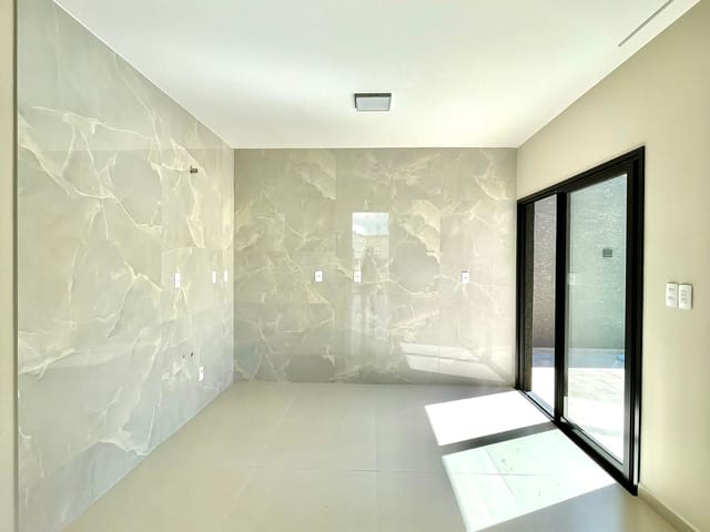 Casa com 100m² 3 quartos e 2 banheiros, à venda, no bairro Cará-cará em Ponta Grossa