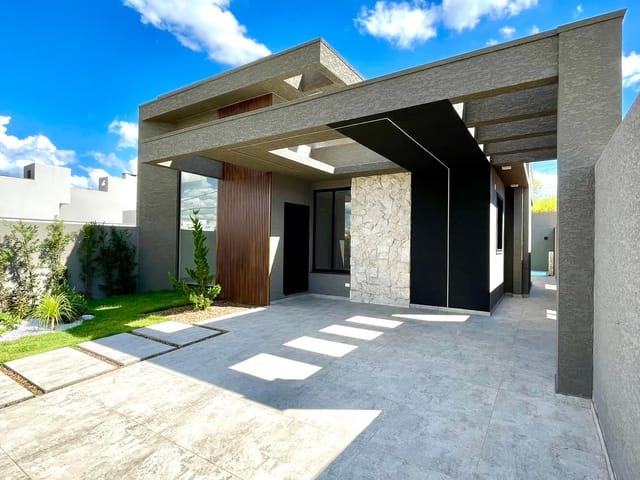 Casa com 100m² 3 quartos e 2 banheiros, à venda, no bairro Cará-cará em Ponta Grossa