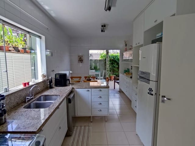 Casa com 528m² 4 quartos e 3 banheiros, à venda, no bairro Chácara das Paineiras em Carapicuíba