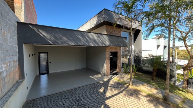 Casa com 300m² 3 quartos e 5 banheiros, à venda, no bairro Condomínio Residencial Euroville II em Bragança Paulista
