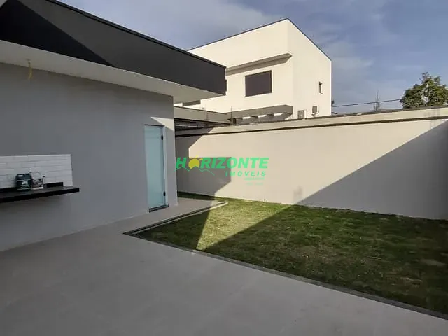 Casa com 300m² 3 quartos e 3 banheiros, à venda, no bairro Santa Luzia em Caçapava