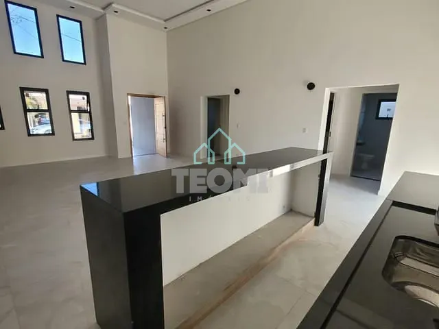 Casa 3 quartos e 2 banheiros, à venda, no bairro Parque São Luís em Taubaté