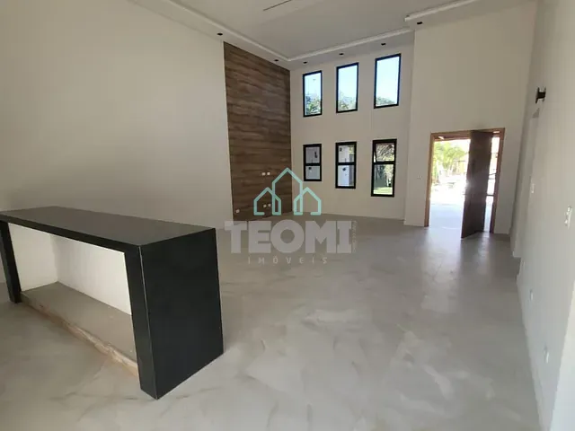 Casa 3 quartos e 2 banheiros, à venda, no bairro Parque São Luís em Taubaté