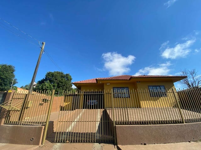 Casa com 82m² 3 quartos e 3 banheiros, à venda, no bairro Uvaranas em Ponta Grossa