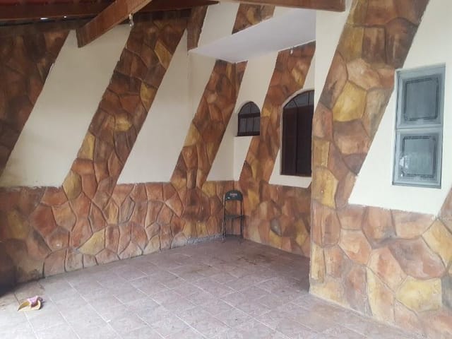 Casa com 147m² 3 quartos e 2 banheiros, à venda, no bairro Loteamento Vila Neide em Taubaté