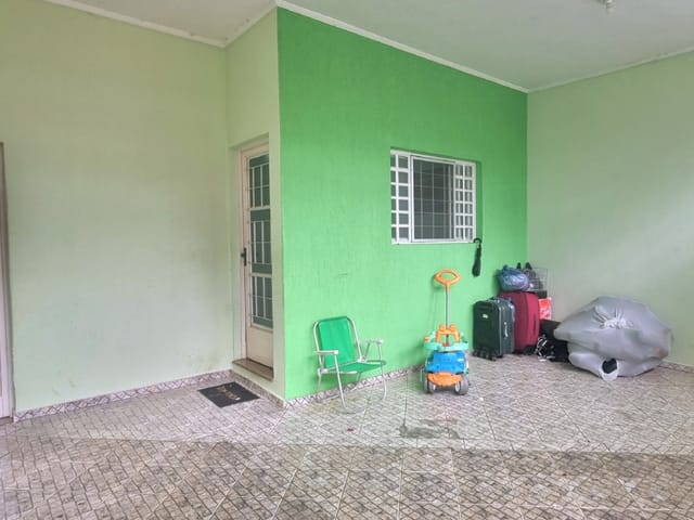 Sobrado com 175m² 3 quartos e 2 banheiros, à venda, no bairro Santa Terezinha em Aparecida