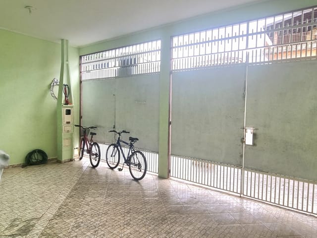 Sobrado com 175m² 3 quartos e 2 banheiros, à venda, no bairro Santa Terezinha em Aparecida