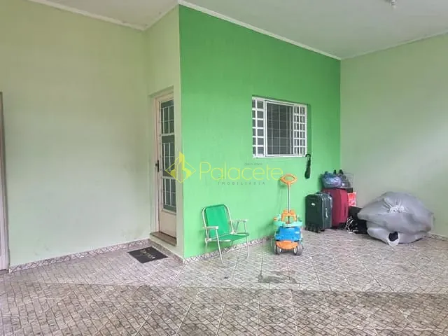 Sobrado com 175m² 3 quartos e 2 banheiros, à venda, no bairro Santa Terezinha em Aparecida