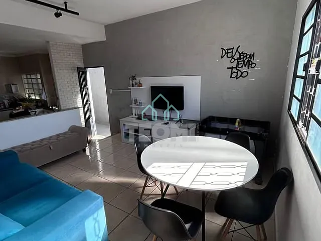 Casa 2 quartos e 1 banheiro, à venda, no bairro Jardim Continental em Taubaté