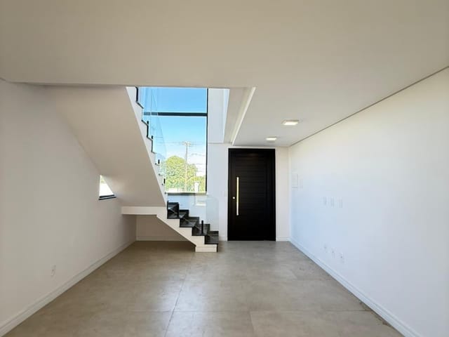 Casa com 197m² 4 quartos e 4 banheiros, à venda, no bairro Uvaranas em Ponta Grossa