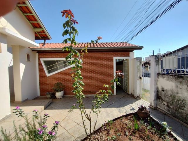 Casa com 341m² 5 quartos e 2 banheiros, à venda, no bairro Parque Residencial Bom Conselho em Taubaté