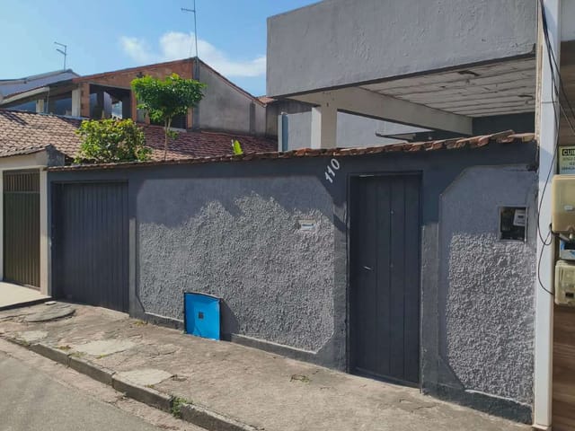 Casa 2 quartos e 1 banheiro, à venda, no bairro Parque Aeroporto em Macaé