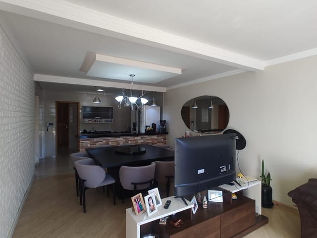 Casa com 111m² 3 quartos e 2 banheiros, à venda, no bairro Contorno em Ponta Grossa