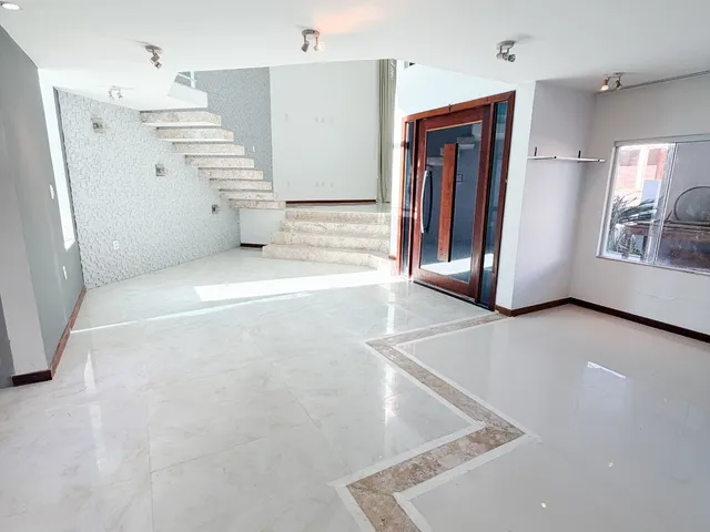 Casa 3 quartos e 3 banheiros, à venda, no bairro Lagoa em Macaé