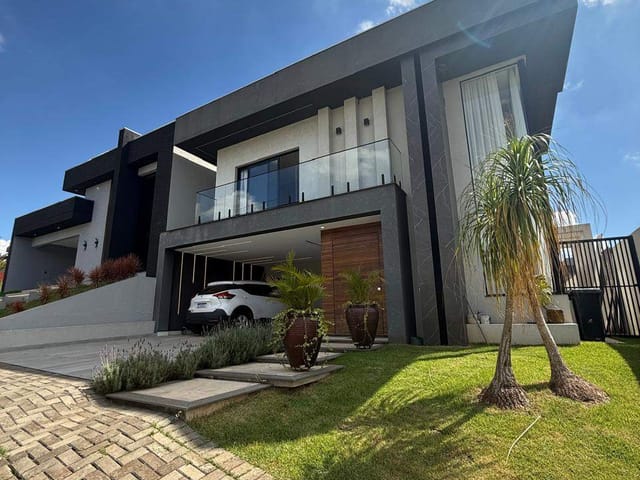 Casa com 318m² 3 quartos e 5 banheiros, à venda, no bairro Orfãs em Ponta Grossa