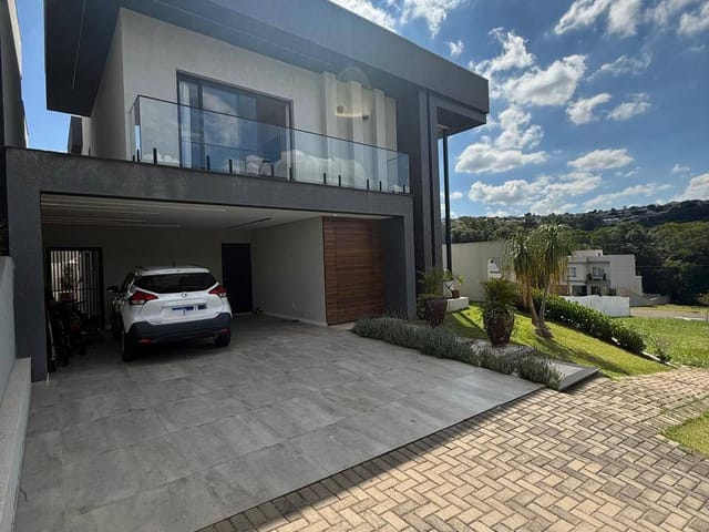 Casa com 318m² 3 quartos e 5 banheiros, à venda, no bairro Orfãs em Ponta Grossa