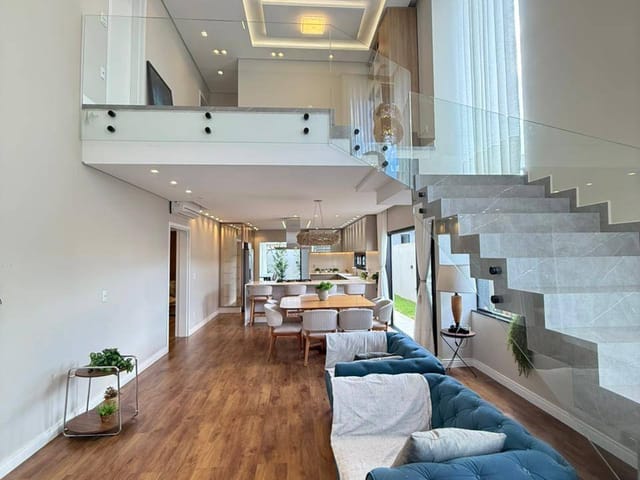 Casa com 318m² 3 quartos e 5 banheiros, à venda, no bairro Orfãs em Ponta Grossa