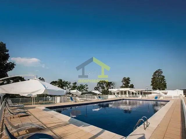 Casa à venda ou para alugar, no bairro Paisagem Renoir em Cotia