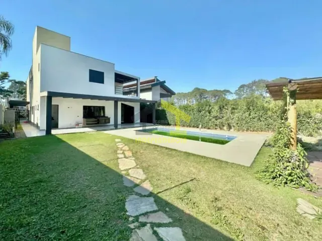 Casa à venda ou para alugar, no bairro Paisagem Renoir em Cotia