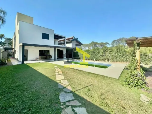 Casa à venda ou para alugar, no bairro Paisagem Renoir em Cotia