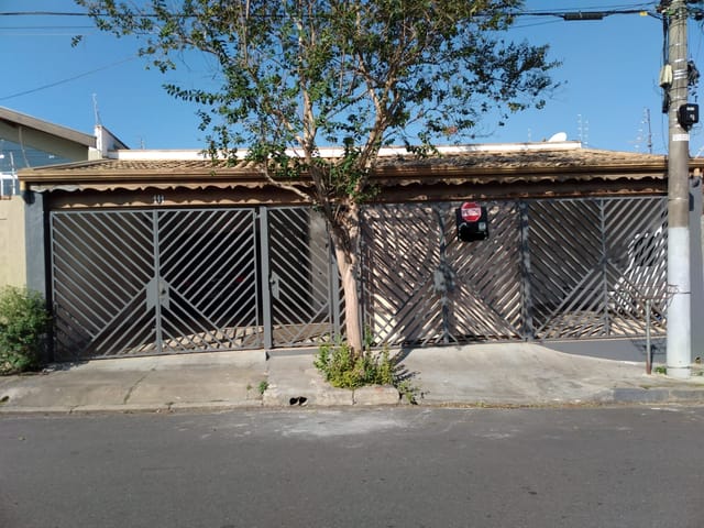 Casa com 300m² 3 quartos e 5 banheiros, à venda, no bairro Jardim Rosely em Pindamonhangaba
