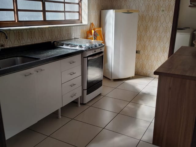 Casa com 300m² 3 quartos e 5 banheiros, à venda, no bairro Jardim Rosely em Pindamonhangaba
