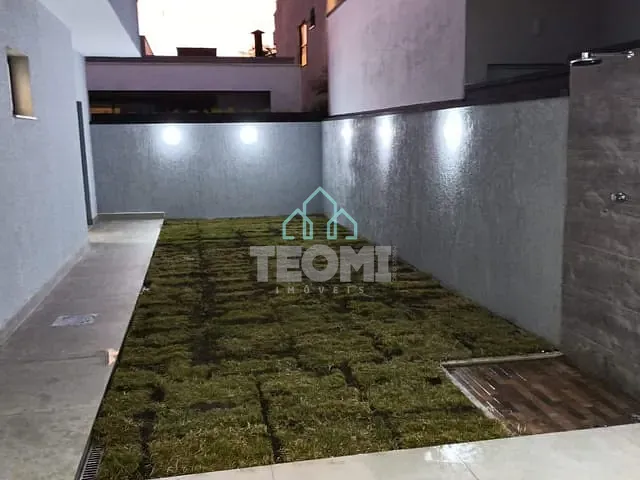 Casa 3 quartos e 3 banheiros, à venda, no bairro Jardim Santa Tereza em Taubaté