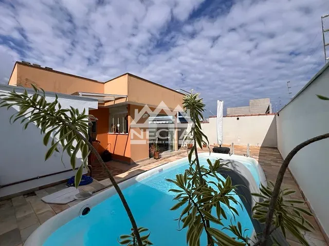 Casa com 260m² 3 quartos e 2 banheiros, à venda, no bairro Estância Balneária Hawai em Caraguatatuba