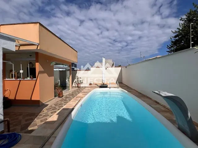 Casa com 260m² 3 quartos e 2 banheiros, à venda, no bairro Estância Balneária Hawai em Caraguatatuba