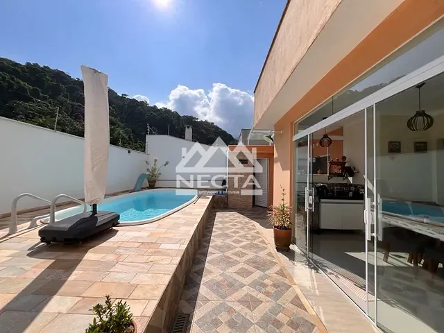 Casa com 260m² 3 quartos e 2 banheiros, à venda, no bairro Estância Balneária Hawai em Caraguatatuba